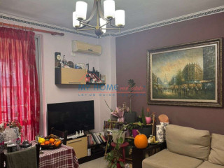 Apartament 2+1 me qera Komuna e Parisit ne Tirane