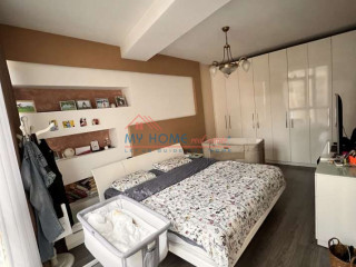 Apartament 3+1 ne shitje Komuna e Parisit ne Tirane