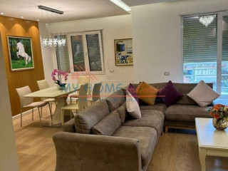 Shitet Apartament 3+1 Te Shkolla Kuqe Tirane