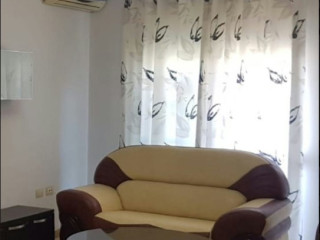 Apartament me qera 2+1 ne zonen Liqeni / Rr. Kosovareve / Petro Nini