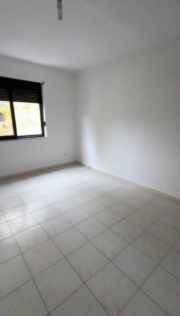 apartament-me-qera-per-banim-ne-pallat-egzistues-11-zona-parku-globe-fabrika-bukes-big-0