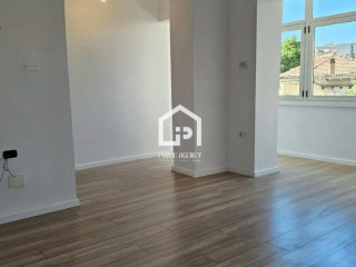 Shitet: Apartament 1+1 /Zona : Xhamia e Tabakëve