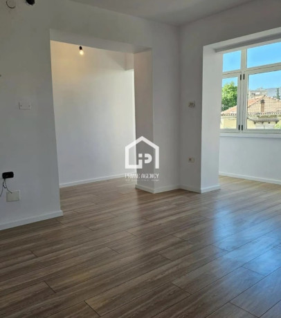 shitet-apartament-11-zona-xhamia-e-tabakeve-big-0