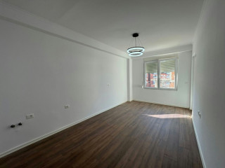 Shitet apartament 1+1 zona: Liqeni thate / Kopshti Botanik