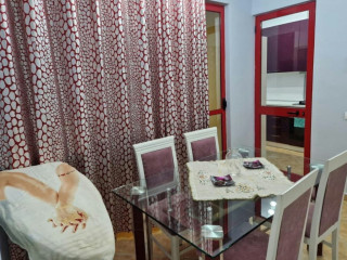 Jepet me qera apartament 2+1 ne pallat te ri zona: Stacioni Trenit / Zogu i Zi